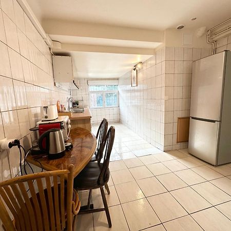 La Maison Est Situee En Face De La Gare Бонди Экстерьер фото